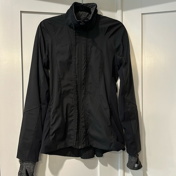 Lulu Lemon size 6 waterproof jacket - Picture 1 of 9